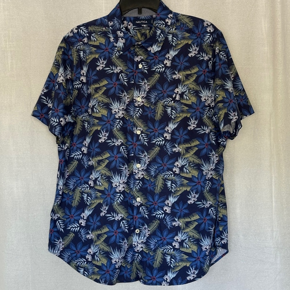 Nautica Men's Button Short Sleeved Shirt Sz L NWOT
